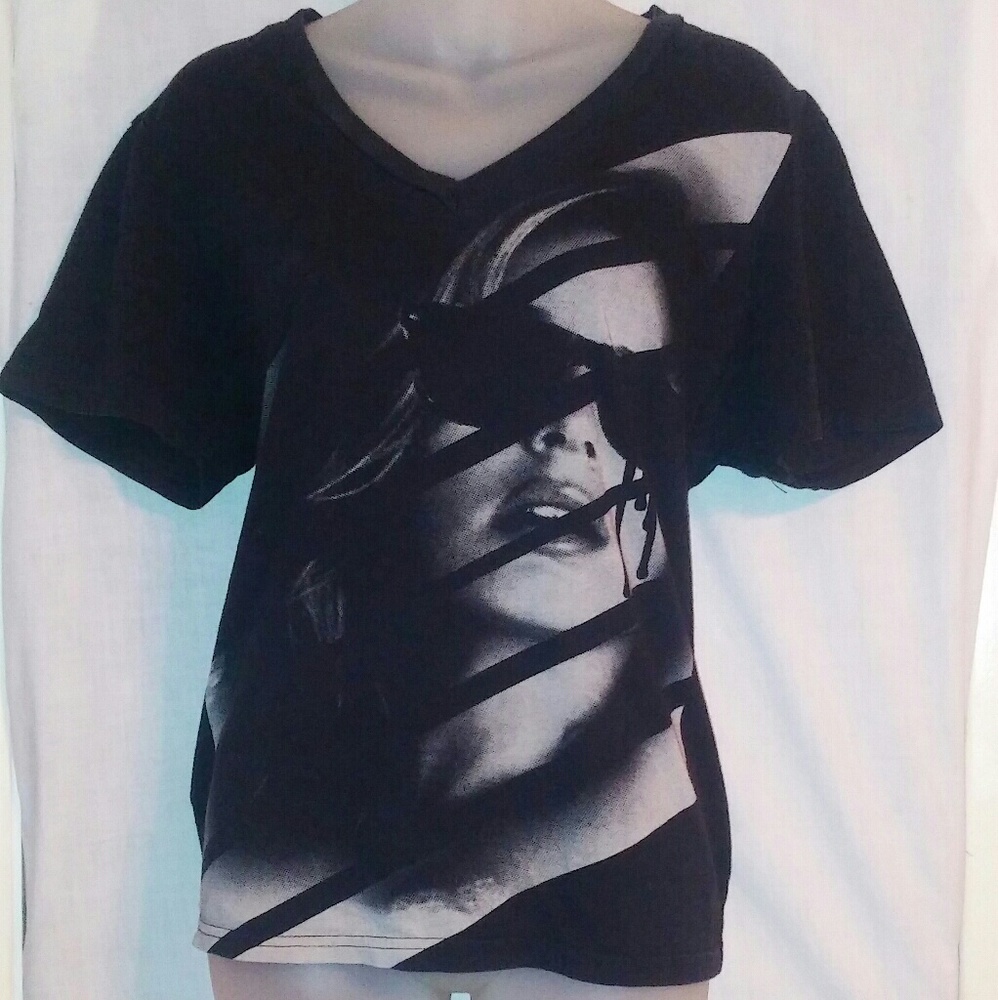 Heritage1981🖤V Neck Graphic Tee